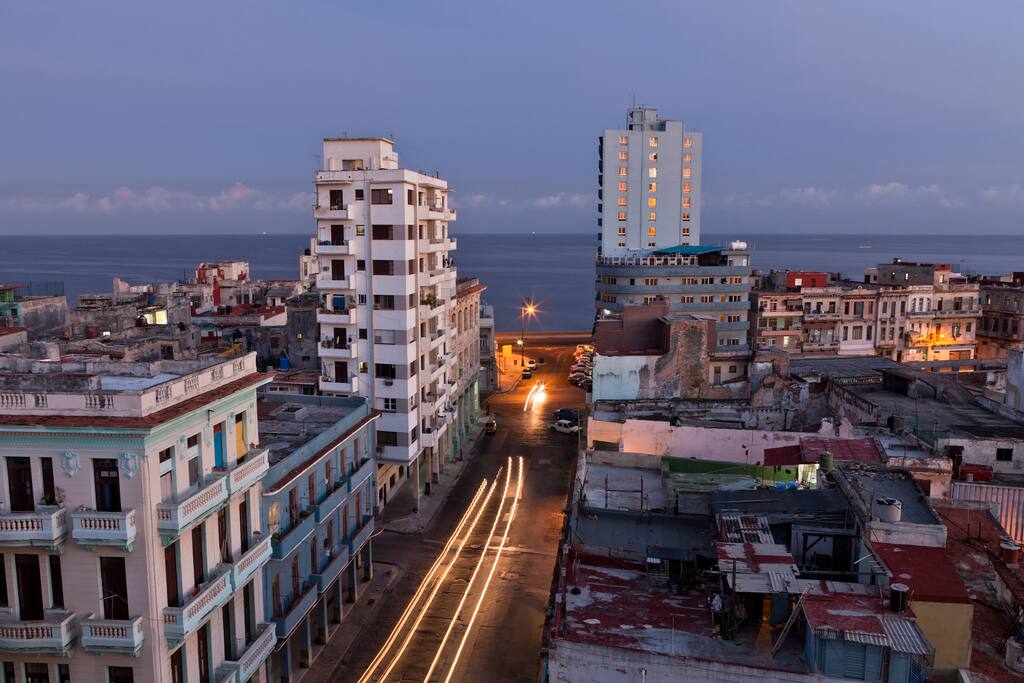 Lugares de interés, muy cercano al malecón.