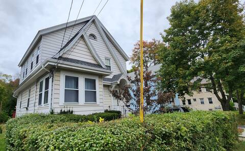 Spacious 3-BR Colonial Home Close to Amenities