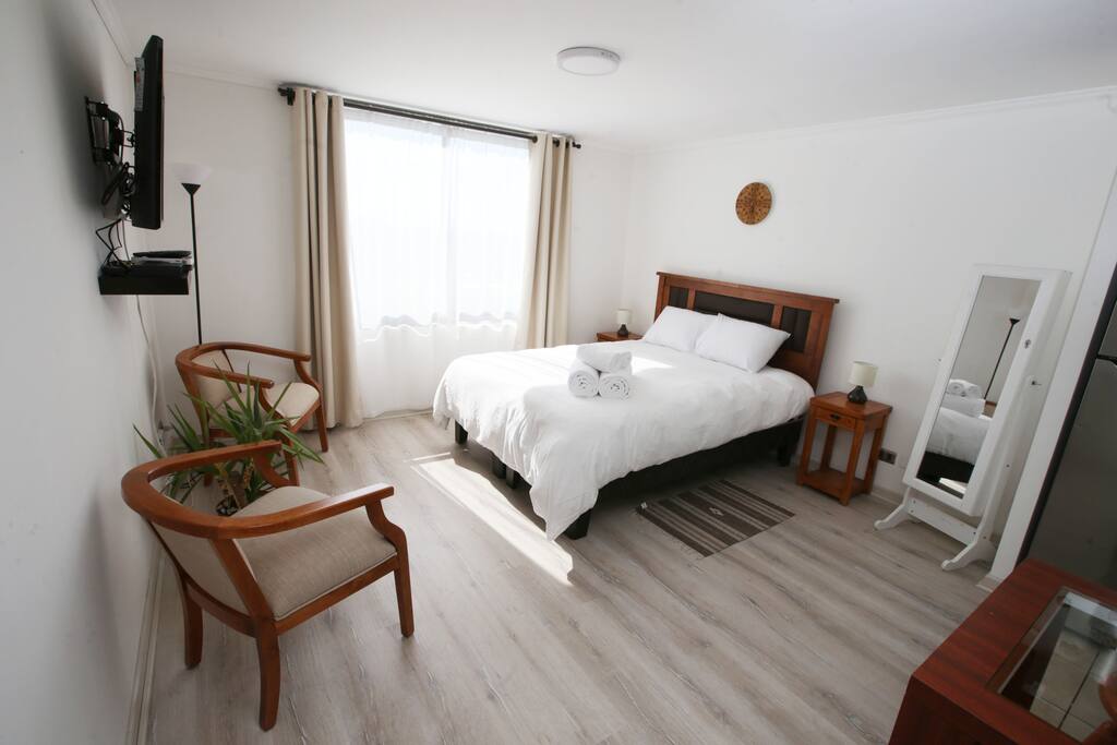 Enjoy the place, it´s all yours... / Disfruta el lugar, es todo tuyo...