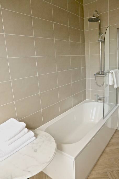 Bathroom with Bath & integrated Shower