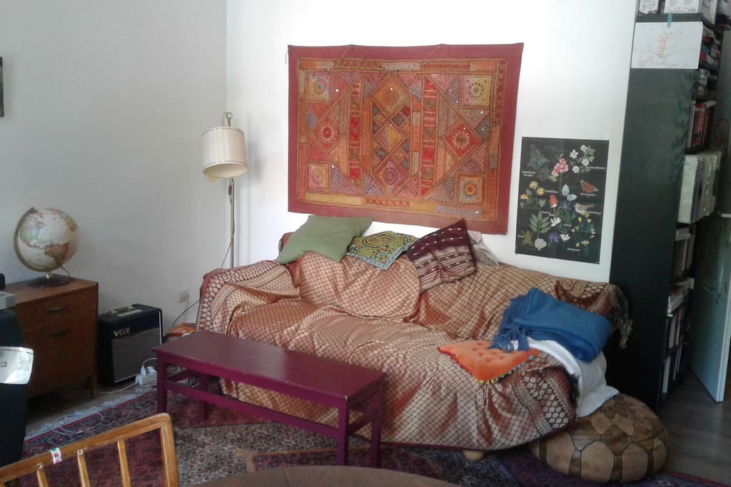 Livingroom with double-sleepingcouch