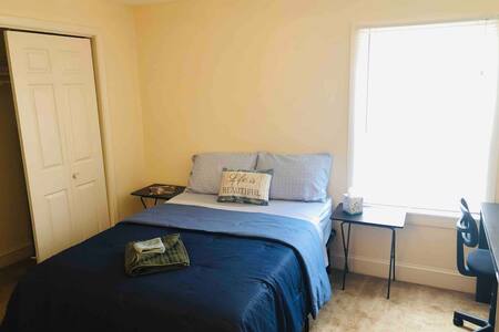 FREE Parking~Comfy Private Room in Downtown !!