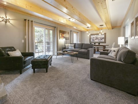 Successful Airbnb property: GORGEOUS REMODELED CONDO..Walk to Lift/Town/Trails in Breckenridge