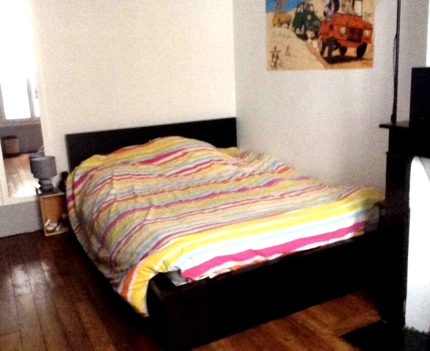 Lit dans la chambre