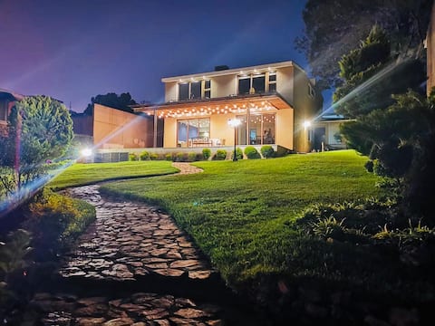 Garden House - Excellent Location - With Breakfast