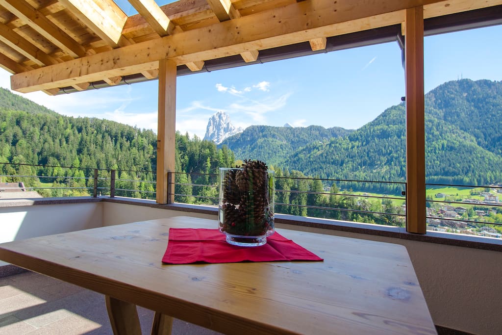 Balcony with magnific view-Balkon mit wunderschöner Aussicht-Balcone con vista panoramica