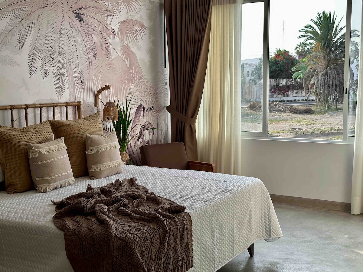 Hlavná izba

Cama King Size
Vlastná kúpeľňa
s výhľadom na bazén
Zobrazenie rezervácie