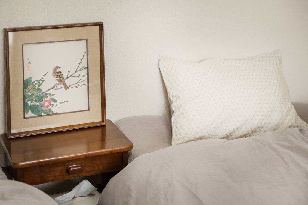 The sparrow picture is decorated.