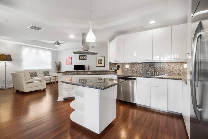 BEST BEACH LOCATION BEST AMENITIES Private Luxury gallery image 5