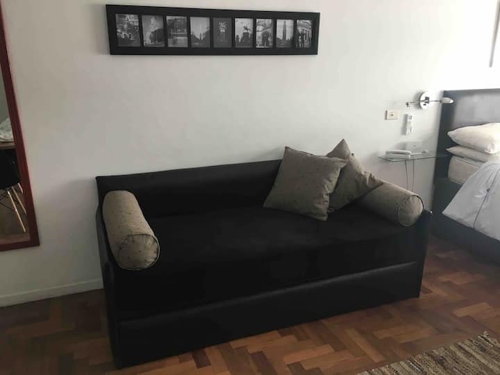 Studio apartment with balcony in Recoleta