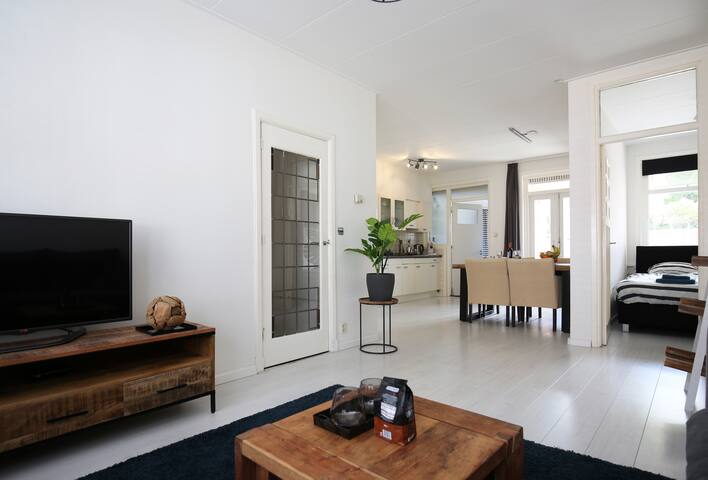 Cosy house in calm street with garden on southside