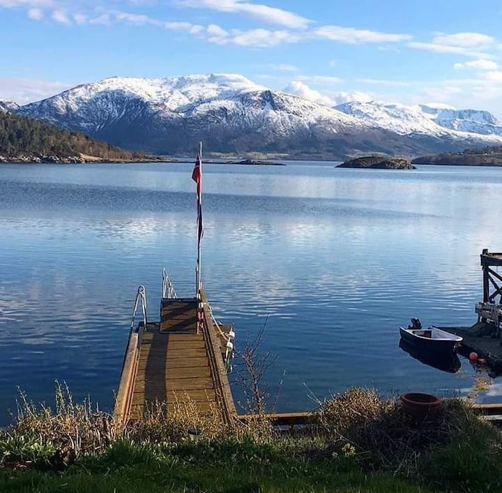 Sjarmerende Eldre Tømmerhytte - Averøy
