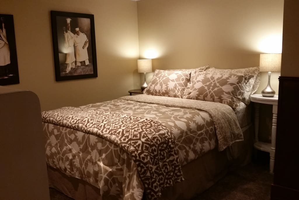 Super comfy pillow top Queen size mattress with lots of fluffy pillows