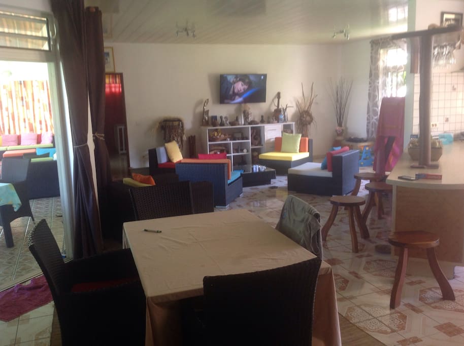 Coin repas et salon