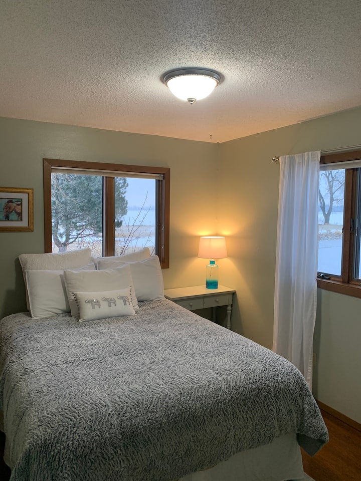  Bedroom 2 has a queen sized bed with a storage bench for your bags and extra blankets.  Extra pillows, bedding and 2 self inflating air mattresses in the closet.  This room has beautiful views of the lake and pond.