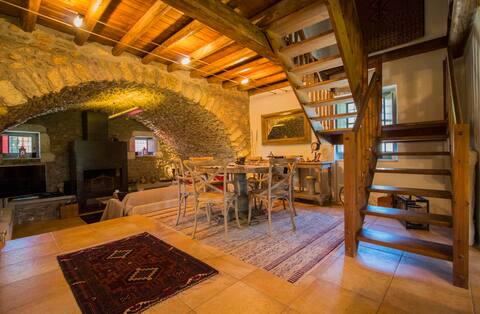 Magoula’s Luxury Mansion