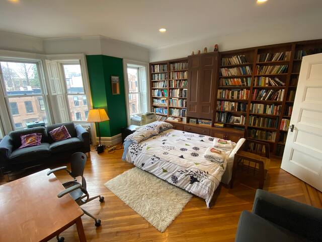 3 BR & Bath Quiet Entire Private Floor Brownstone