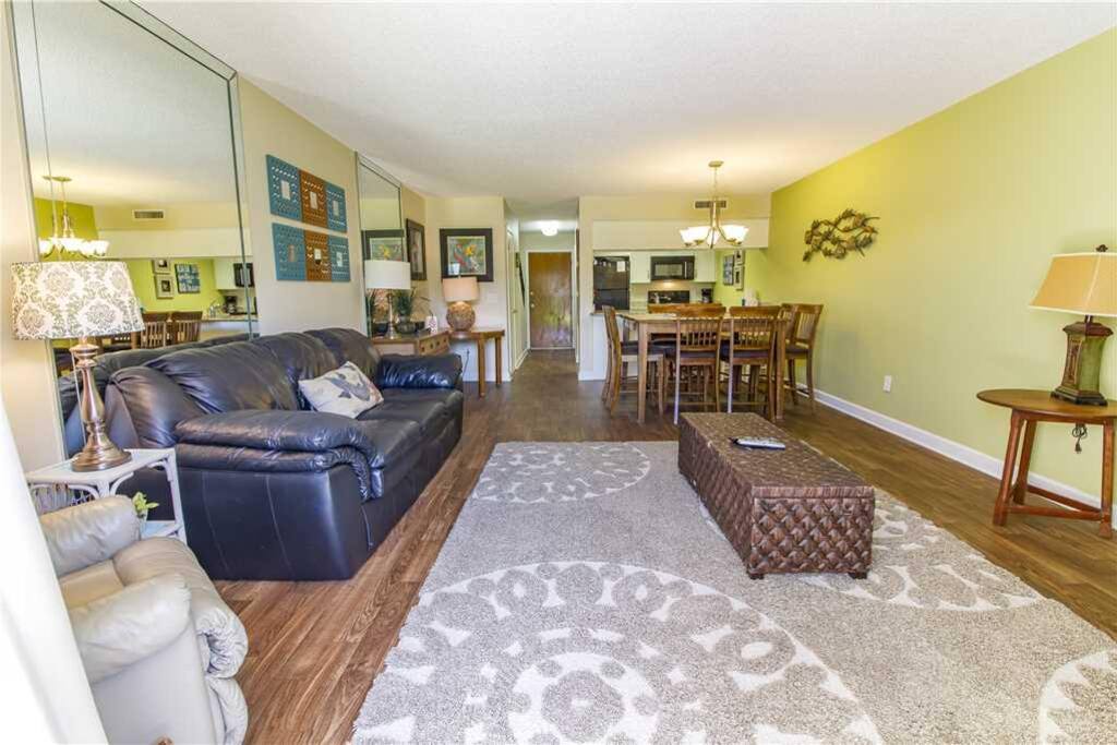 Open Concept Design - Your open floor plan brings people together and creates a pleasant flow of activity throughout the rooms.
