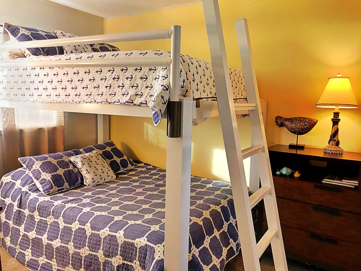 Camas tamaño queen en el tercer dormitorio.