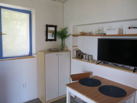 Top Airbnb: Casetta Giardino - Little Oasis by The Sea in Nerezine