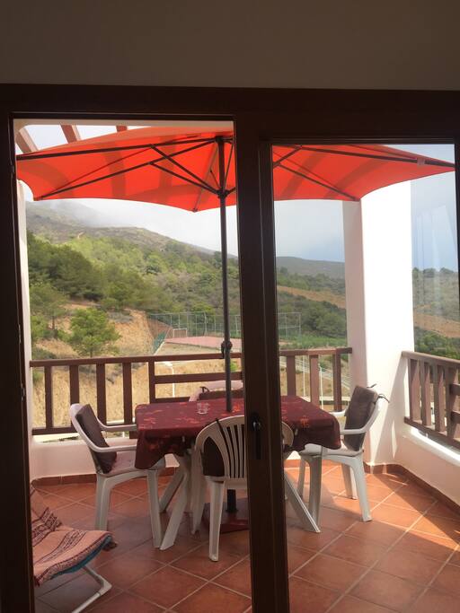 Vue de la terrasse côté montagne.