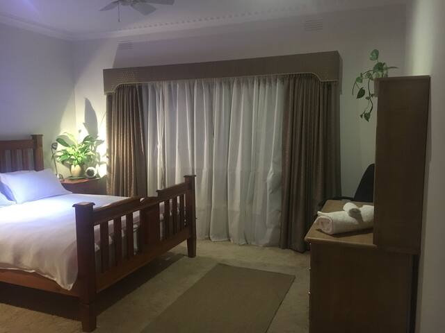 ‘Orlando’ Comfortable and peaceful Farm stay