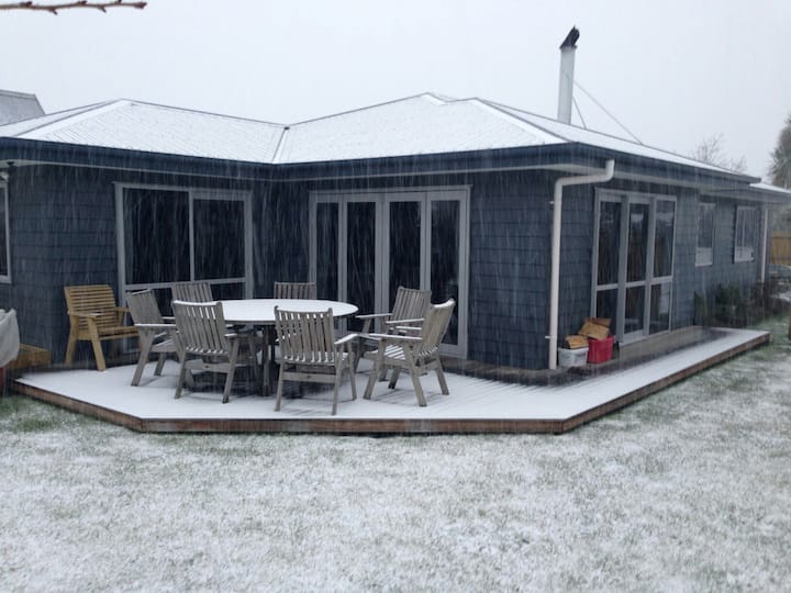 Manuka House; Modern, Cosy Home