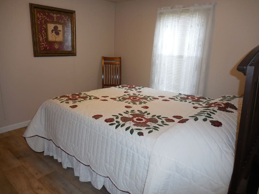 bedroom 2
adjacent to
bedroom 3