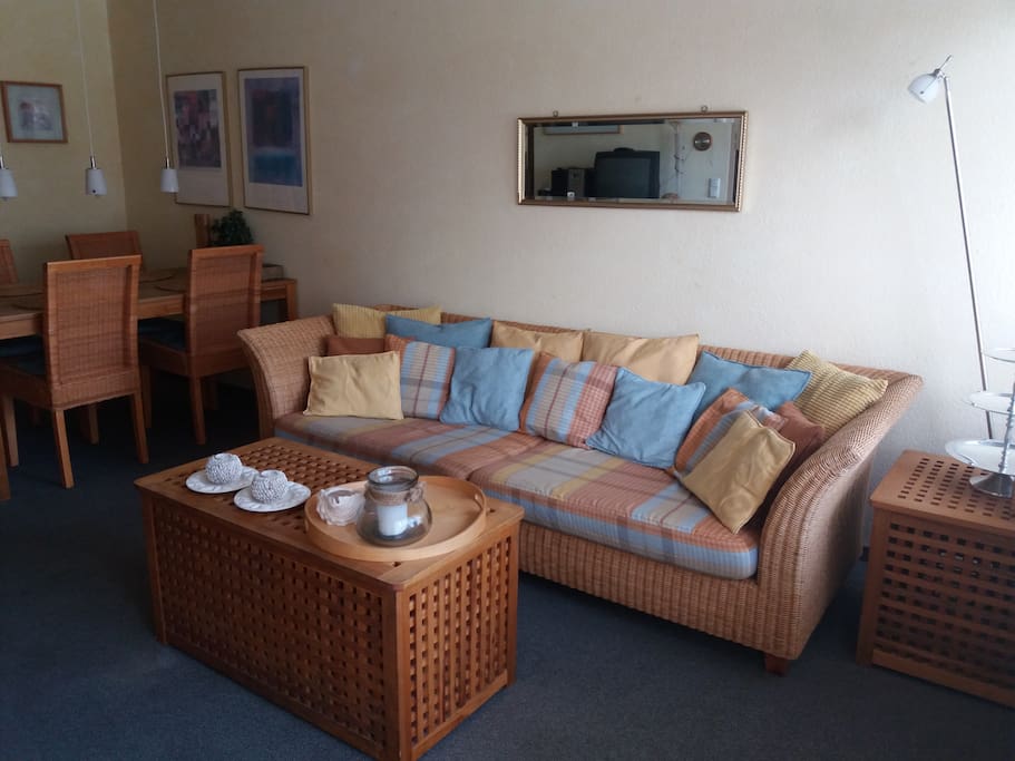 ein schönes großes Sofa