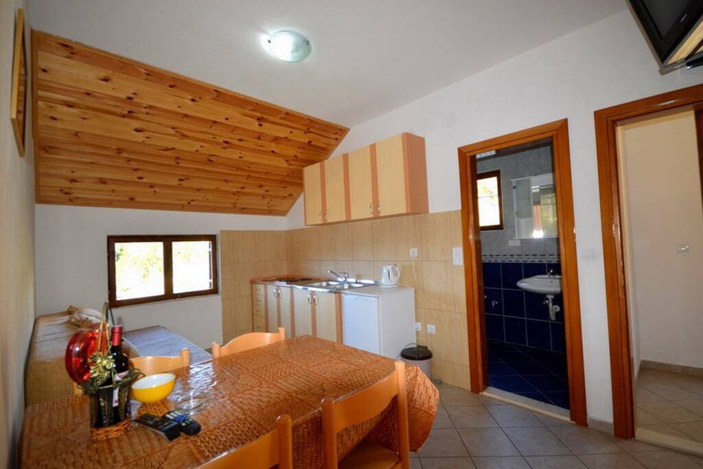 dining room / kitchen