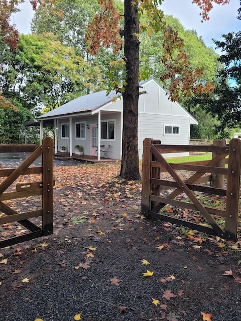 979 Cottage -feed animals, pedal cart track, creek