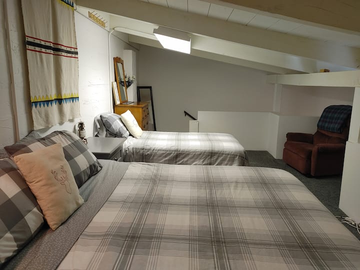 Sleeping loft bedroom, with king size and twin bed, recliner too.