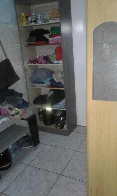 Guarda roupas e Raque.
