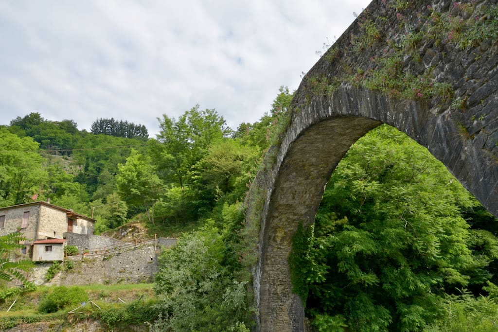 medieval bridge 1 km