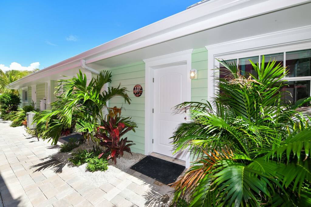Tropical Breeze Resort - Unit 137 - Tiki Tides - Sleeps 4