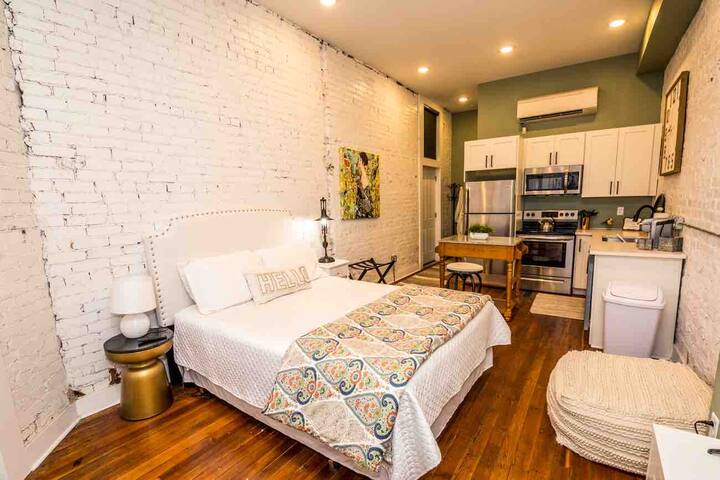 Sunny Studio in OTR/Brewery District