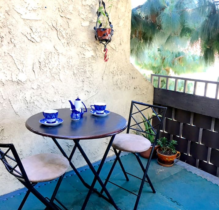 Private space for outdoor eating