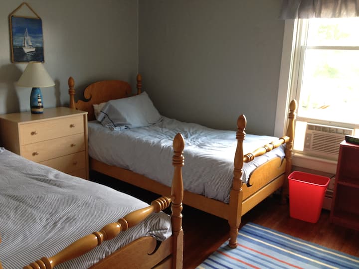 Camas individuales en el segundo piso