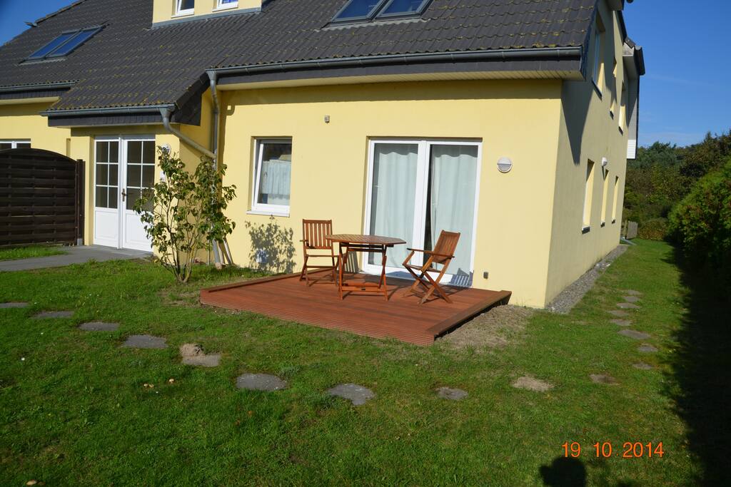 Hauseingang u. vordere Terrasse