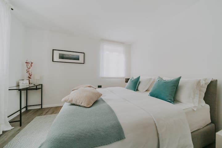 غرفة نوم مزدوجة في الطابق الأول مع غرفة استحمام داخلية (1)