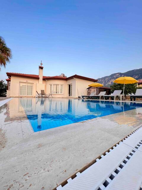 LAPTADA MOUNTAIN
AND SEA
VİLLA WITH PRIVATE POOL WITH A VIEW