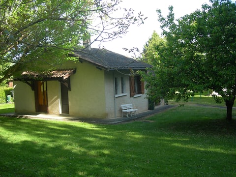 COUNTRY HOUSE