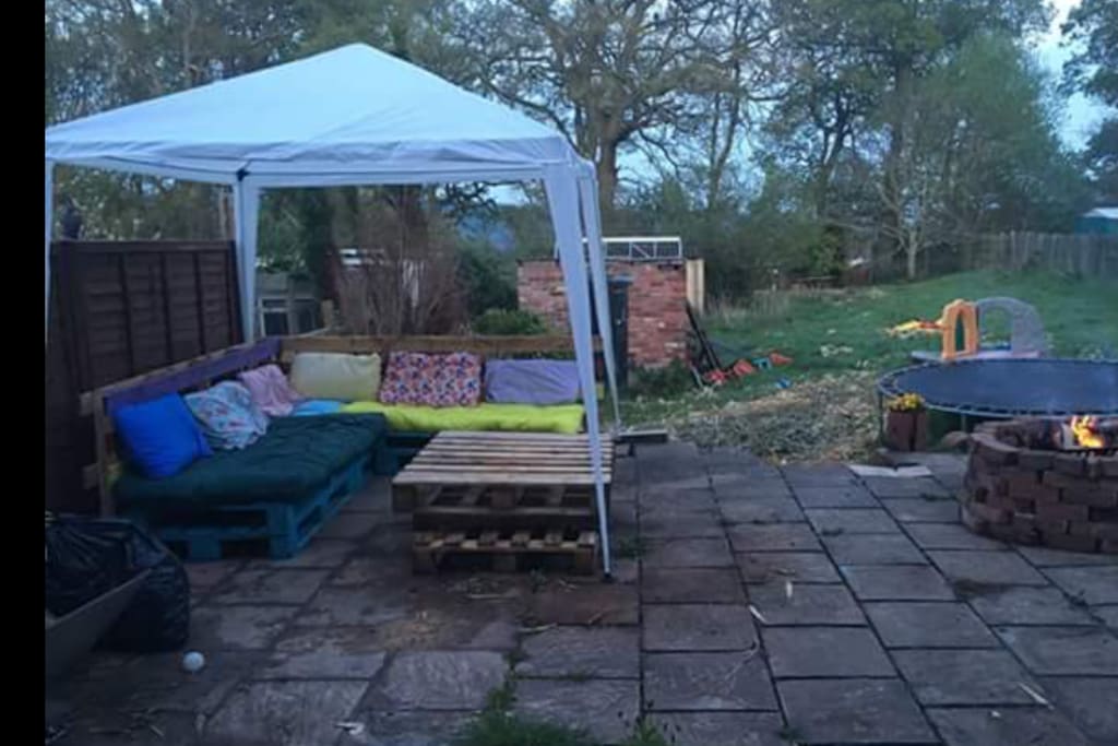 Outdoor patio seating and eating area with fire pit