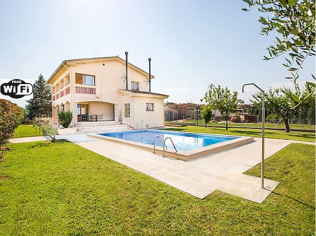 Can Lluís a cozy HOLIDAYS HOUSE on the Costa Brava