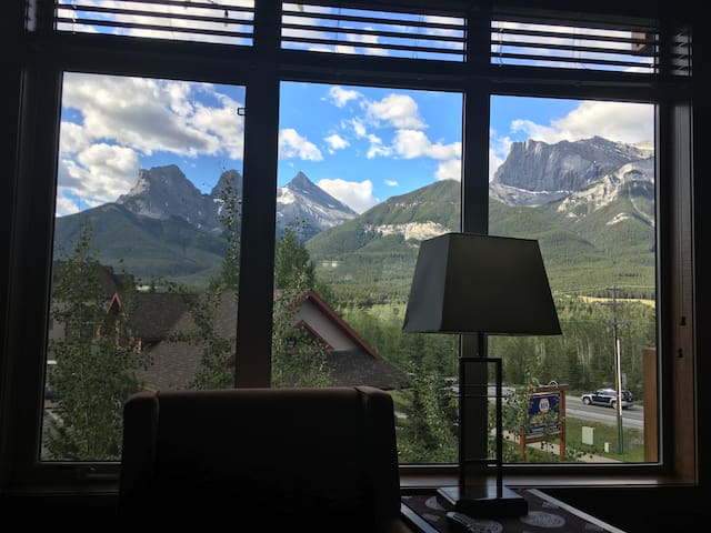 1b/1b Luxury condo-majestic mountain views!!!