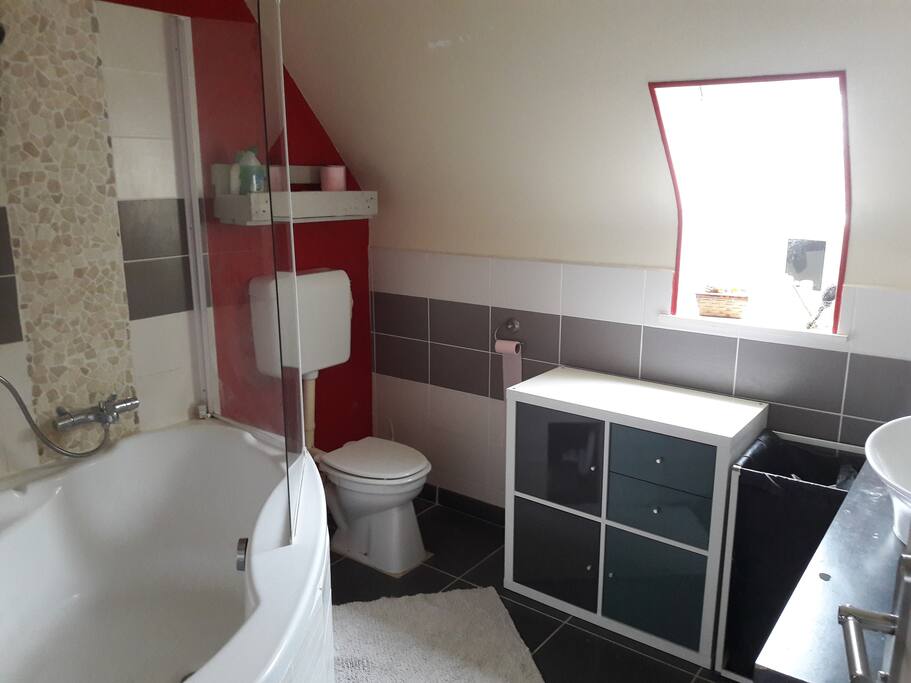 salle de bain à l'étage