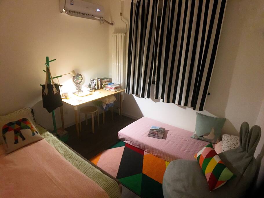 Cozy guest room overall look- High privacy-Two Bed Overview