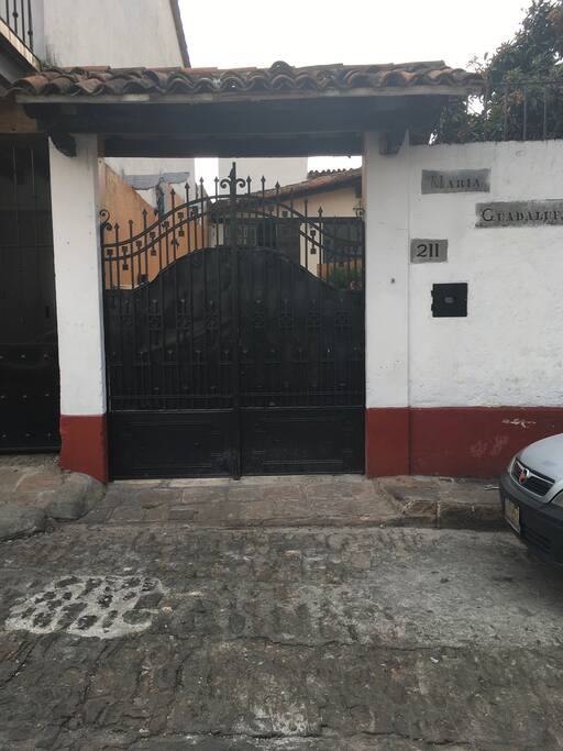 Entrada a casa María Guadalupe