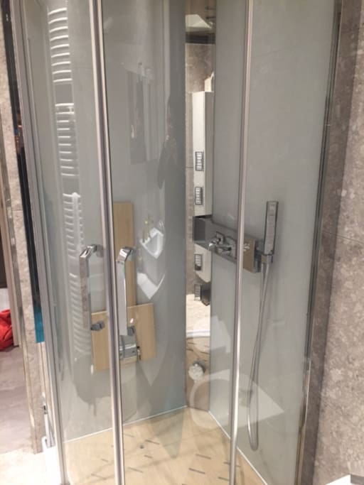 Shower/Cabina doccia