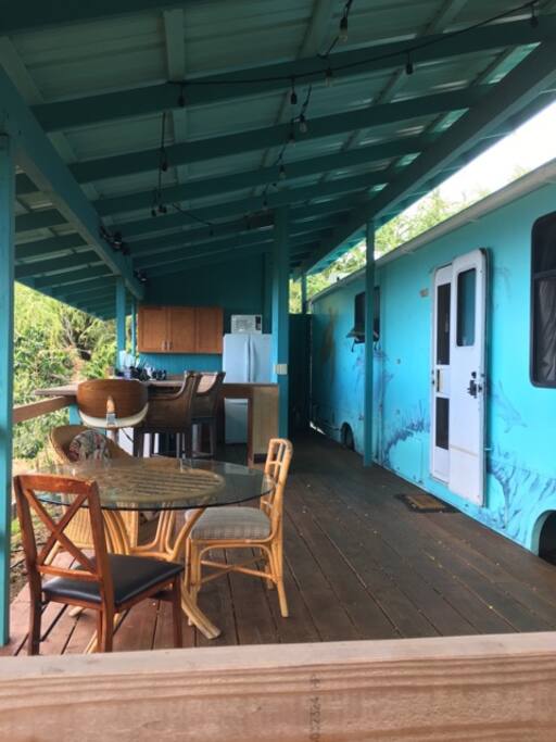 Unique private outdoor setting to hosts dinners